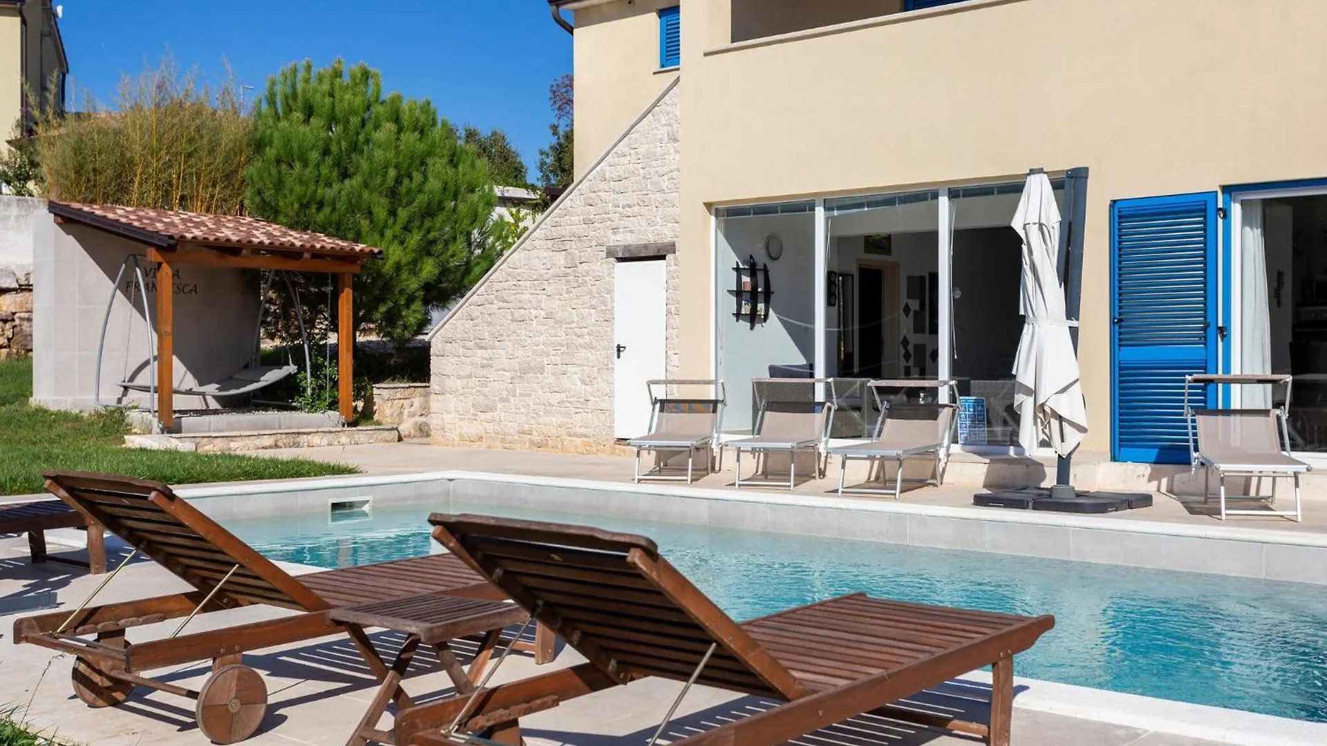 Amazing Home In Naselje Muzini With Wifi Tomisici Holiday home