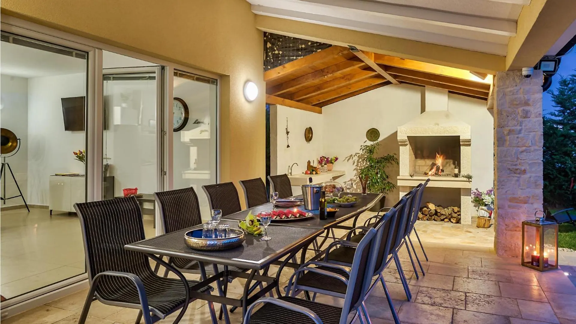Amazing Home In Naselje Muzini With Wifi Tomisici Holiday home